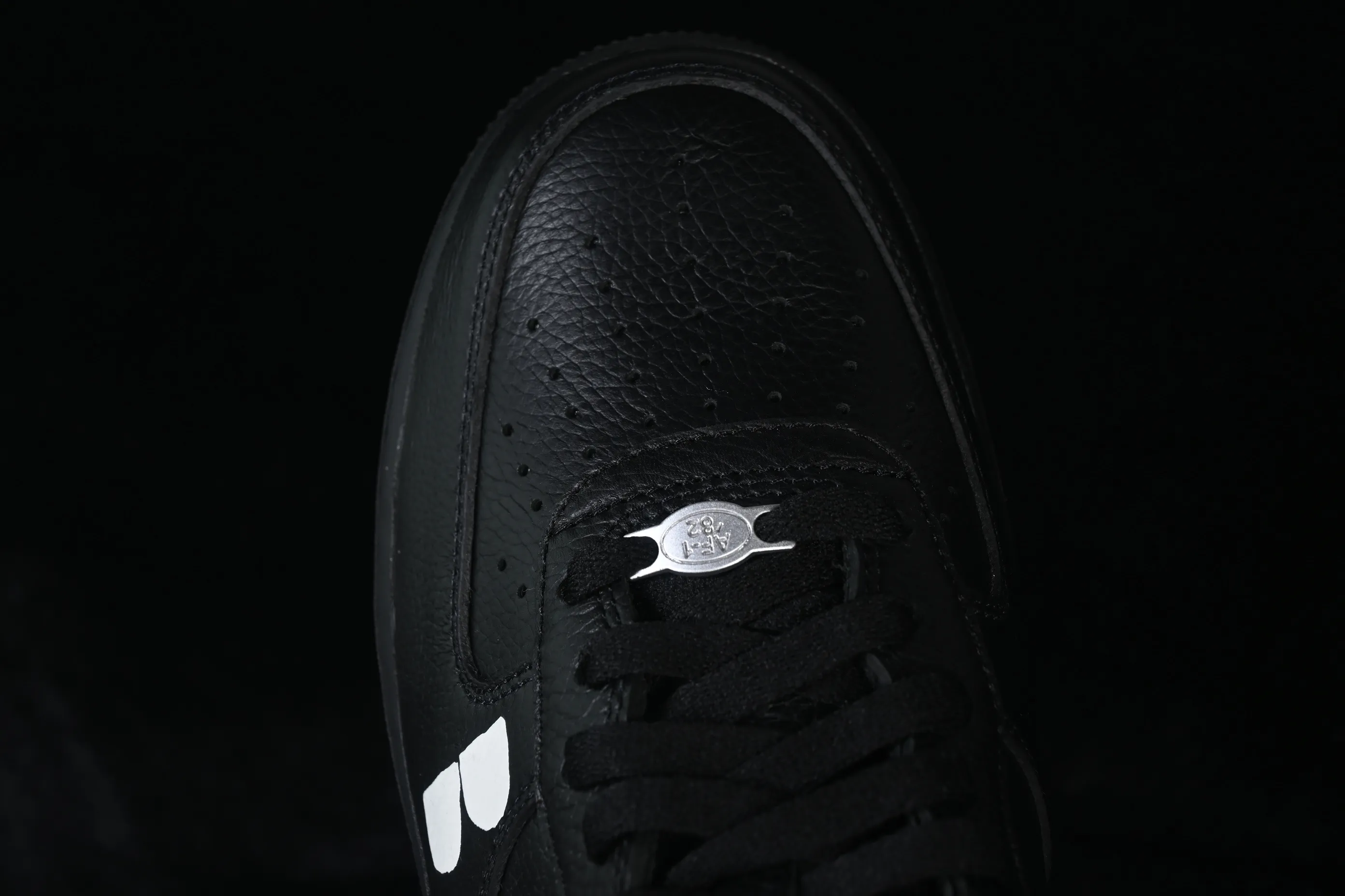 All categories Nk Air Force 1 Air Force series Nk Air Force 1 Low Air Force low-top GX foreign trade version CDG x Nike Air Force 1'07 Low joint model full toe layer Air Force 1 low-top casual sneakers IB9949-001
